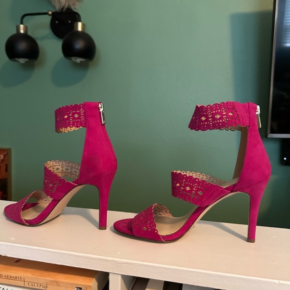 ECU 3.5 inch fuschia open toe heels - Picture 3 of 5